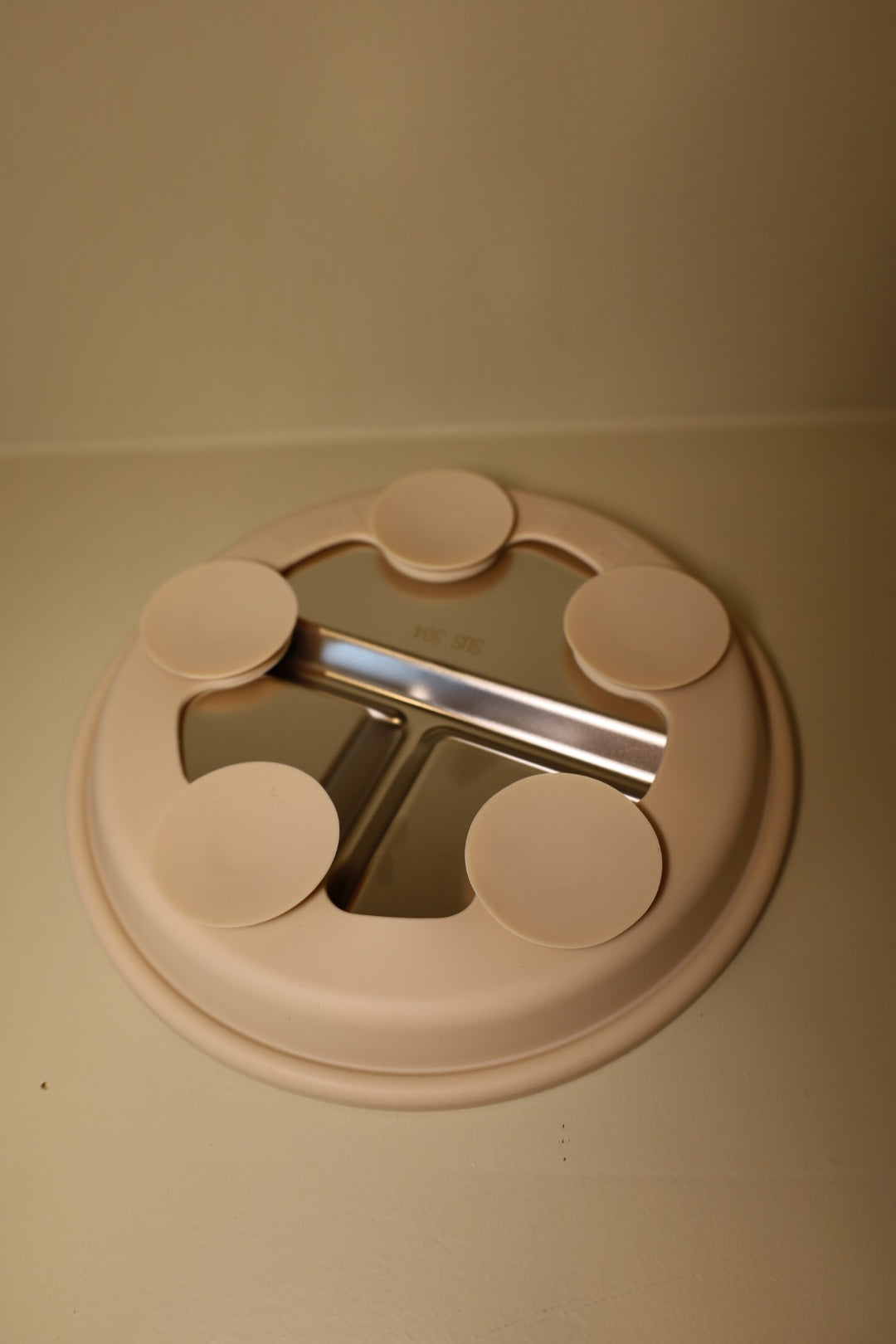 Bordje met zuignappen